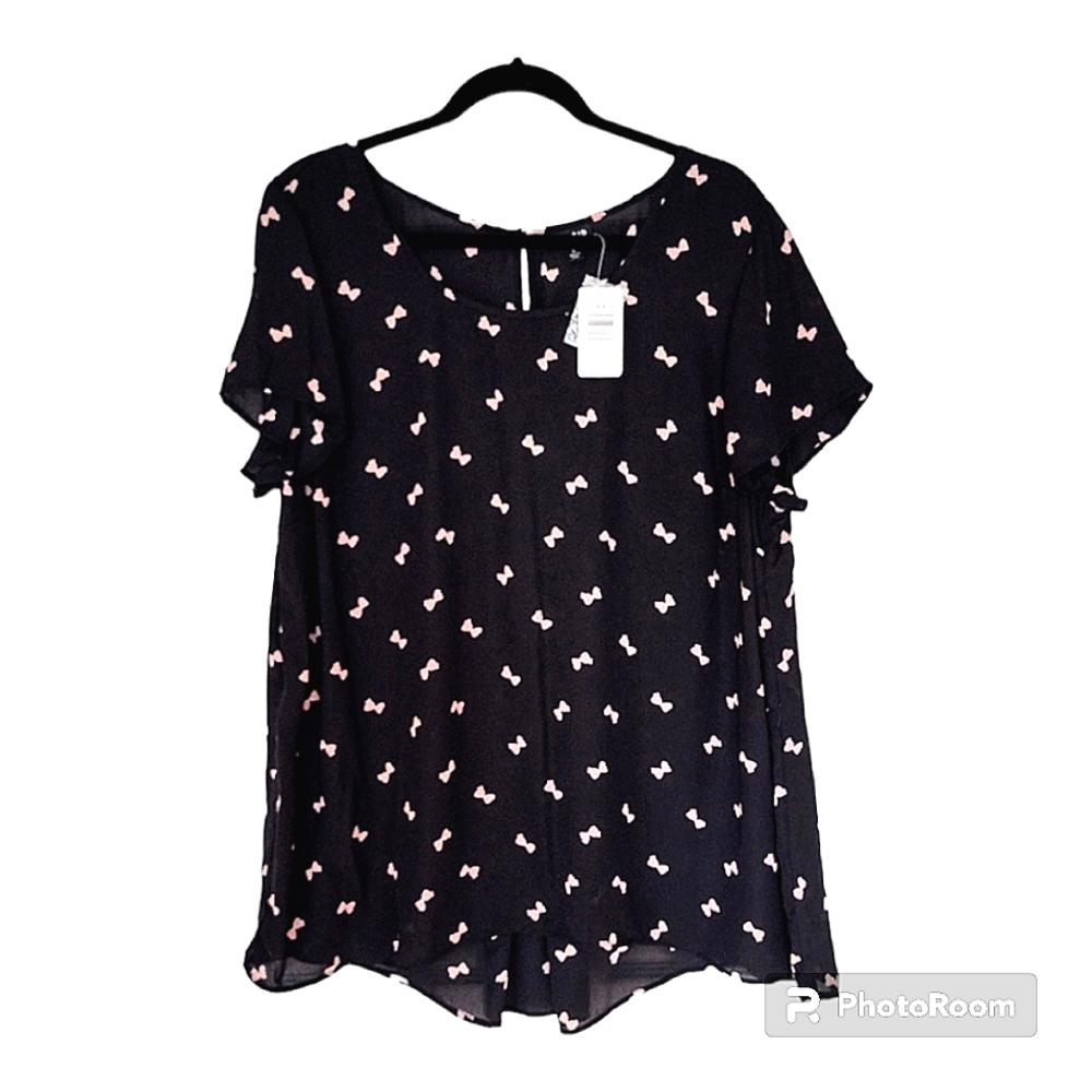 Torrid Black with Pink Bows S/S Blouse Nwt size 2